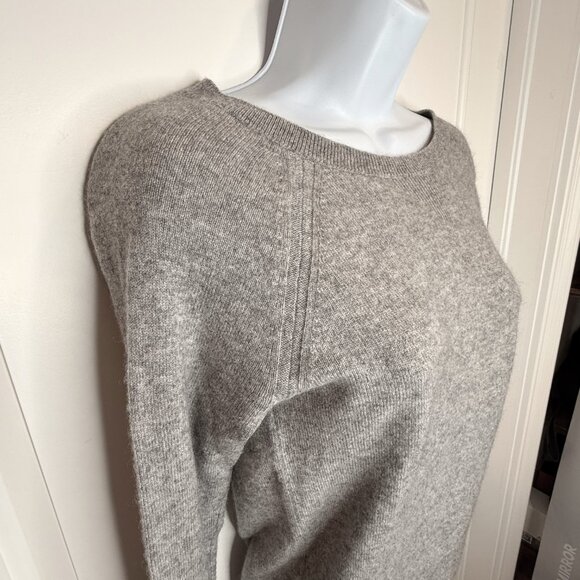 Halogen 100% Cashmere Gray Crewneck Sweater Women’s Size Small - Picture 3 of 9